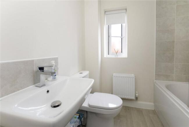 4 bed Semi-Detached to rent Image 9