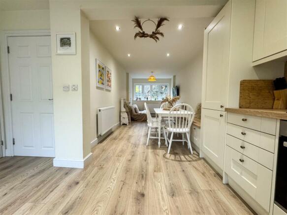 OPEN PLAN FAMILY ROOM
