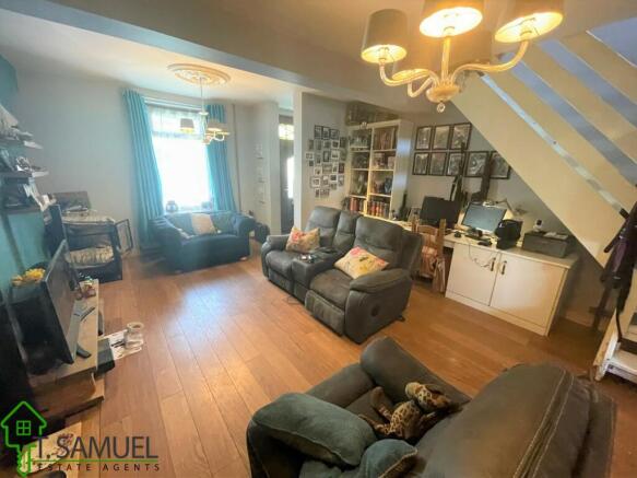 LOUNGE B