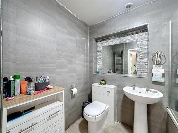 4 bed Detached Bungalow for sale Image 11