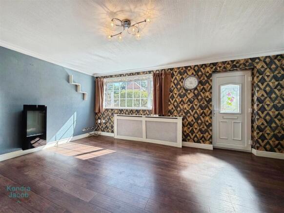 3 bed Semi-Detached for sale Image 4