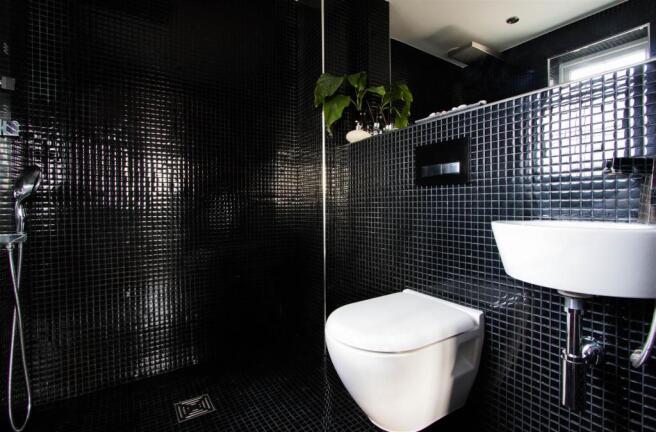 11.Ensuite1.jpg