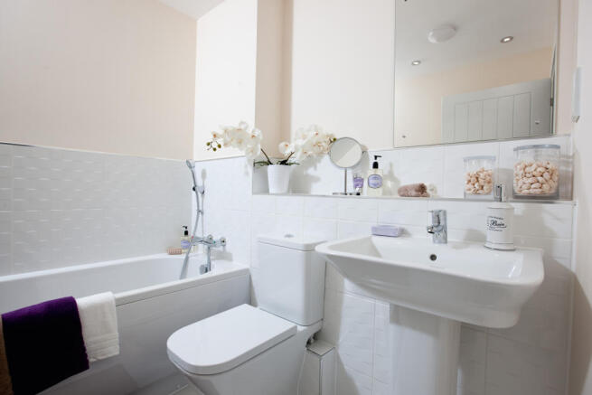 Newbourn_bathroom_1