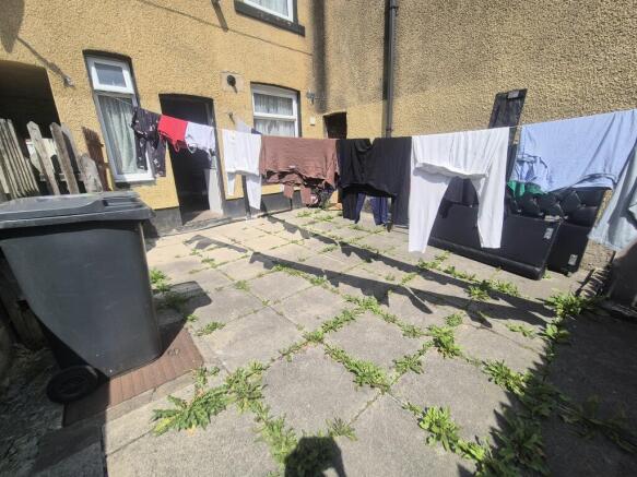 2 bed Terraced to rent Image 5
