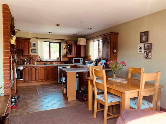 Kitchen 1.jpg