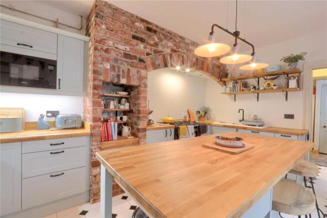5 bed Terraced for sale Image 7