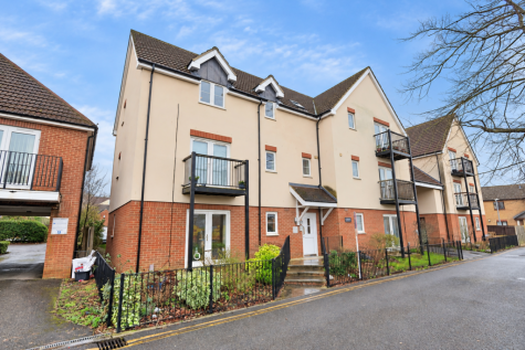Towpath Gardens, The Moorings, Swindon, Wiltshire