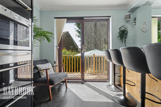 5 bed Detached for sale Image 5