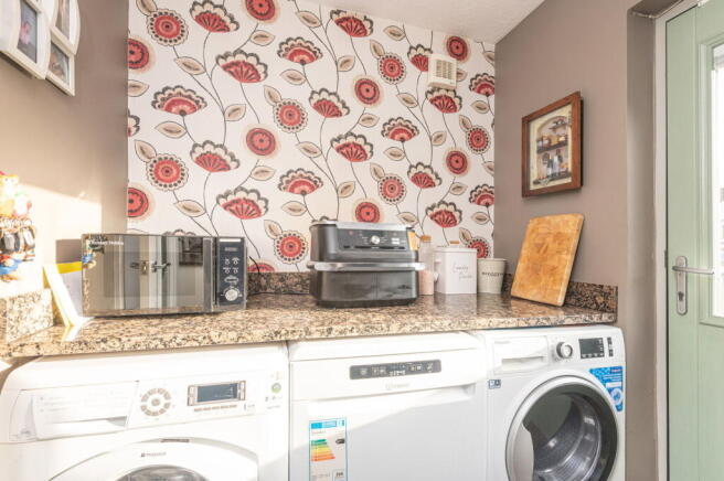 4 bed Detached for sale Image 11