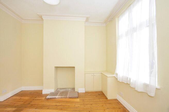2 bed Terraced to rent Image 5