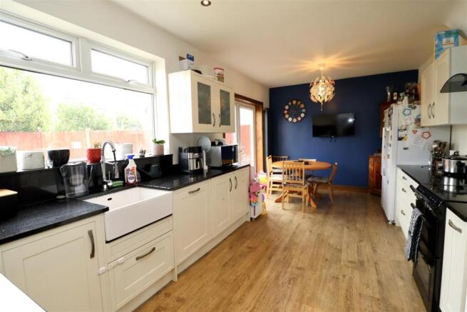 3 bed Semi-Detached for sale Image 4