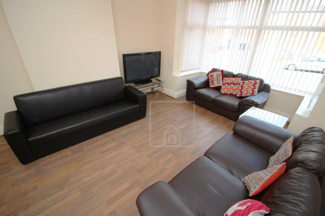 5 bed House to rent Image 9