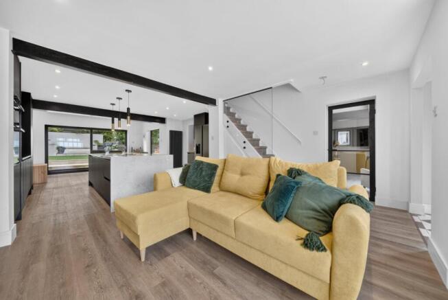 4 bed Semi-Detached for sale Image 9