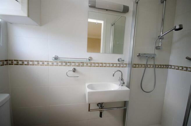 EN-SUITE SHOWER ROOM