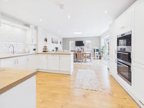 open plan dining/kitchen