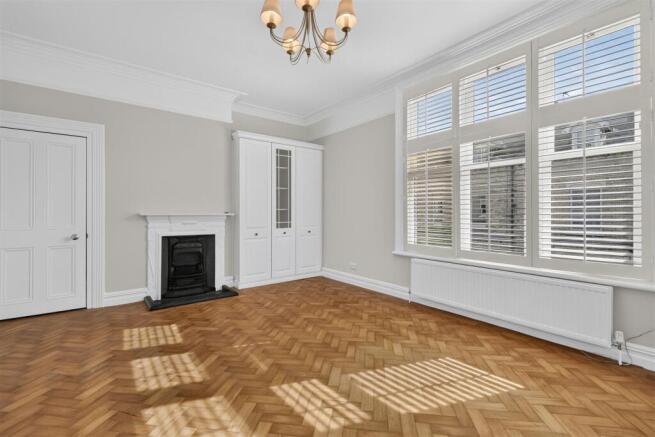 5 bed Semi-Detached for sale Image 7