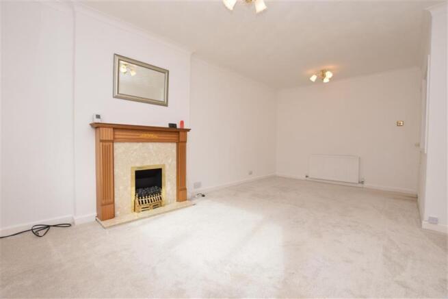 LIVING / DINING ROOM