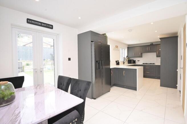 4 bed Semi-Detached for sale Image 2