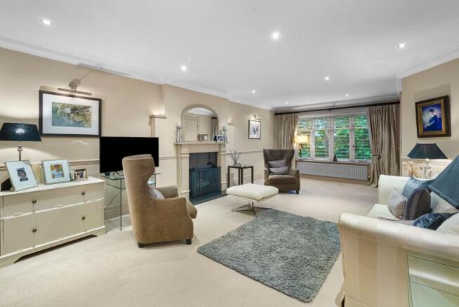 4 bed House for sale Image 8