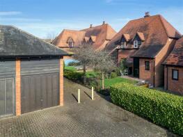 2, Eynsham Court, Woolstone, Milton Keynes MK15 0BY