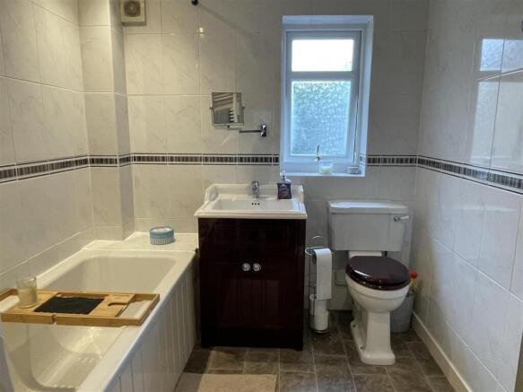 Bathroom.JPG