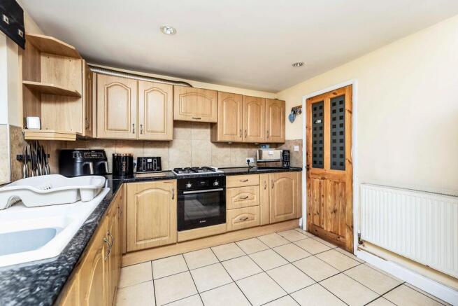 3 bed Semi-Detached for sale Image 7