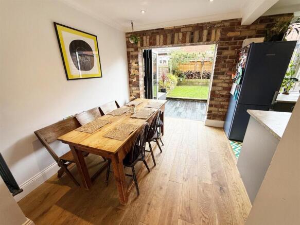 4 bed Semi-Detached for sale Image 12