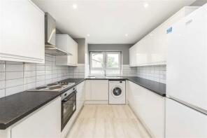 24, Salisbury Close, London SE17 1BY