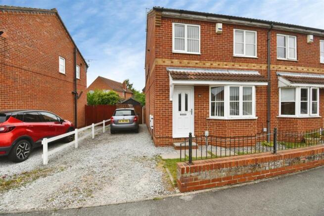 3 bed Semi-Detached for sale Image 12