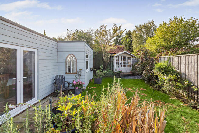 8662699-exterior0...