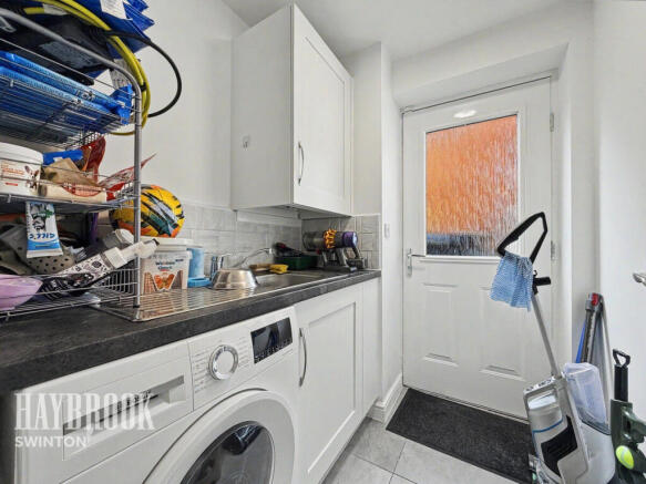 4 bed Detached for sale Image 10