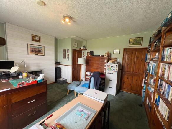 5 bed Detached for sale Image 5