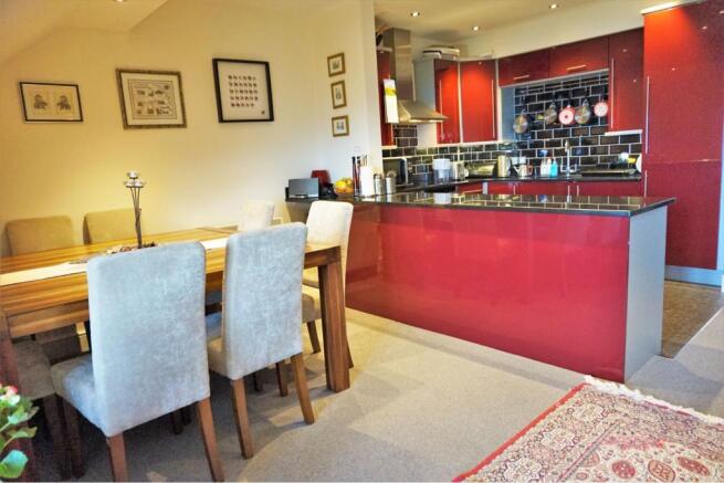 Lounge/Dining Room
