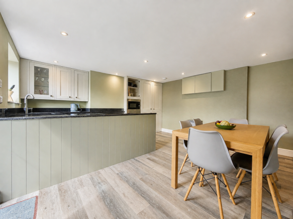 2 bed Terraced for sale Image 6