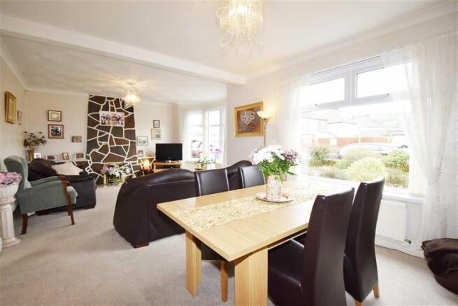 Lounge/Dining Room