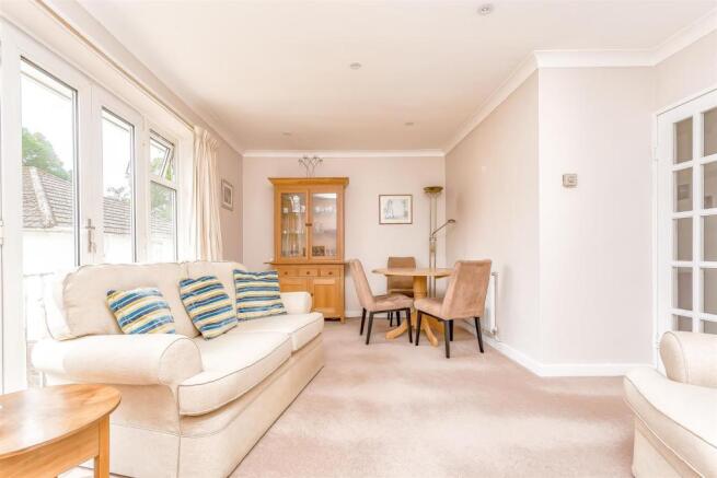 flat-courtlands-crescent-banstead-1012.jpg