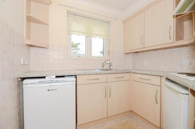 4, Forty Avenue, Wembley photo 4