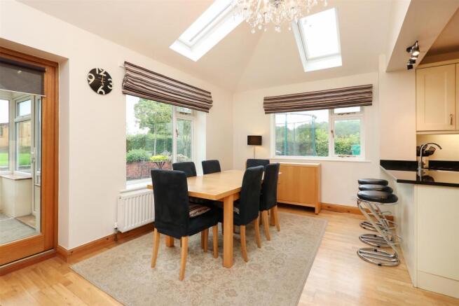 Dining area2.jpg