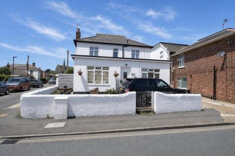 Substantial Home With Annexe * Sandown