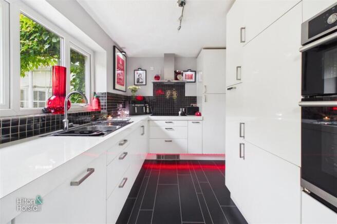 4 bed Detached for sale Image 7