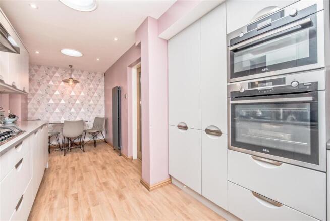 4 bed Detached for sale Image 10