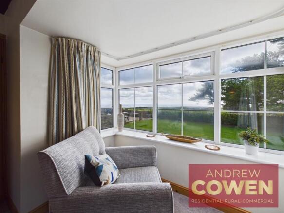 4 bed Detached for sale Image 8