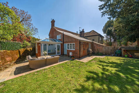 Ewhurst Road, Cranleigh, GU6