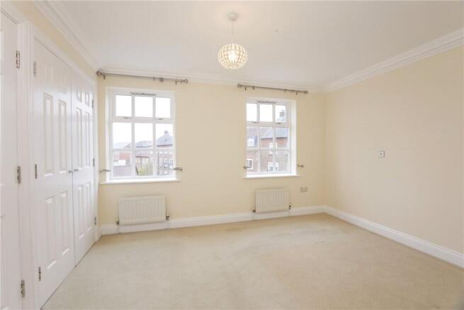 4 bed Terraced to rent Image 6