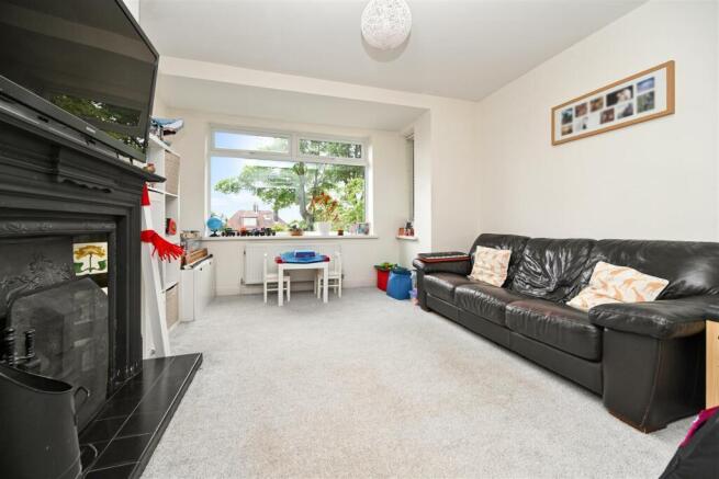 4 bed Semi-Detached for sale Image 4