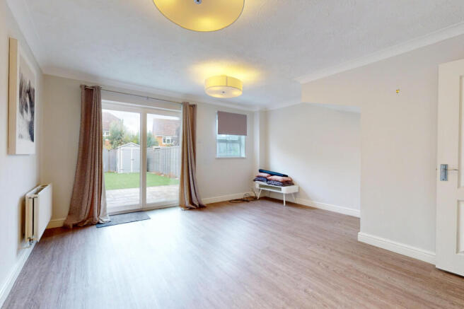 LOUNGE / DINING ROOM