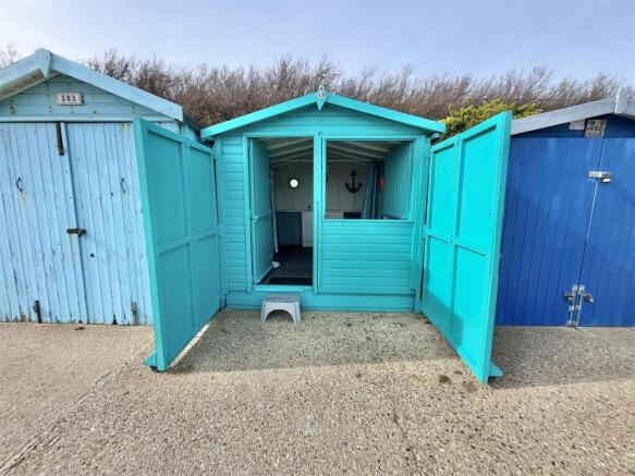 BEACH HUT