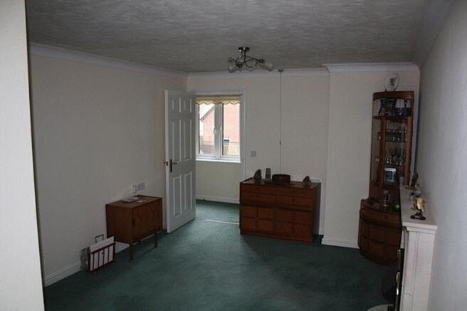 LOUNGE/DINING AREA