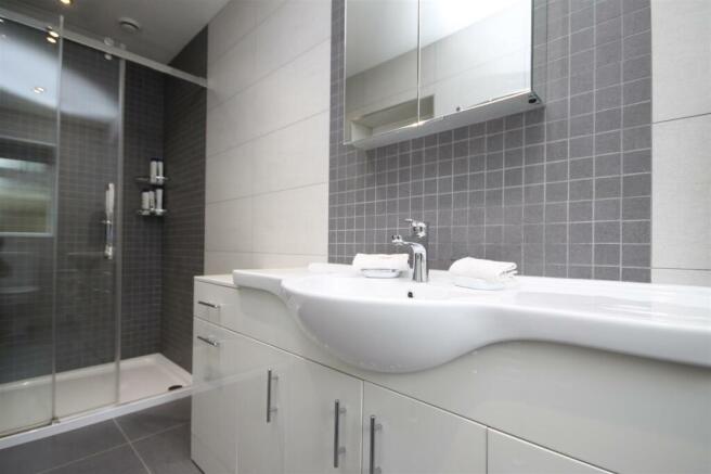 EN SUITE