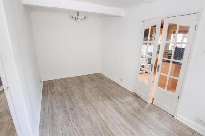 SEPARATE DINING ROOM